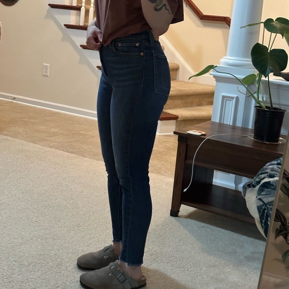 Levi’s the wedgie skinny slightly cropped distressed hem jeans-very flattering